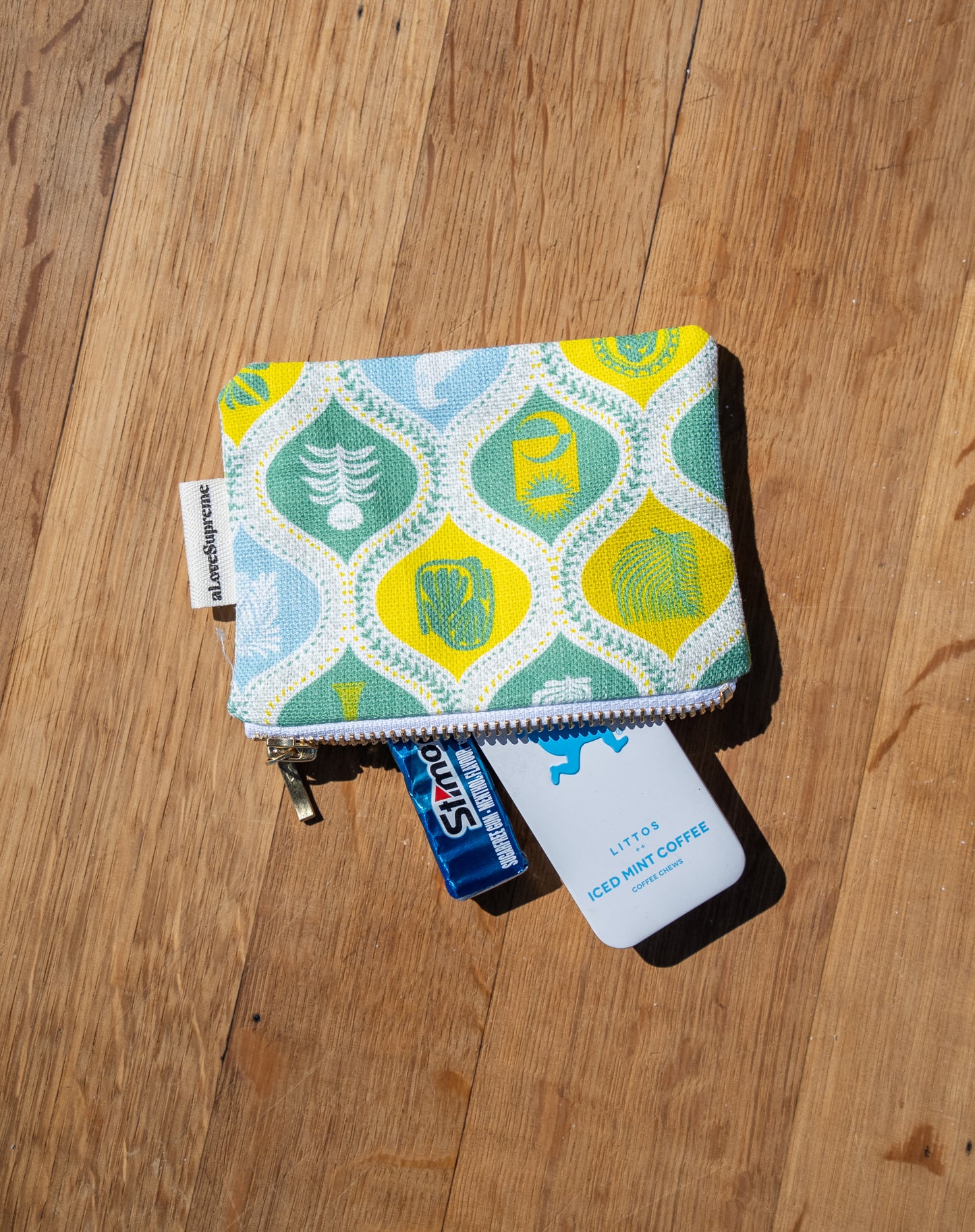 Münzbörse aus recycled plastic in diversen Prints, auf Wunsch mit Logo