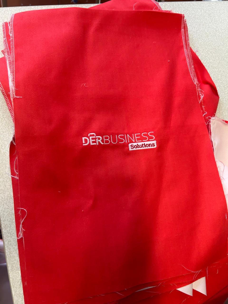 Schuhsäcke aus recyceltem Microfleece mit Logo bestickt