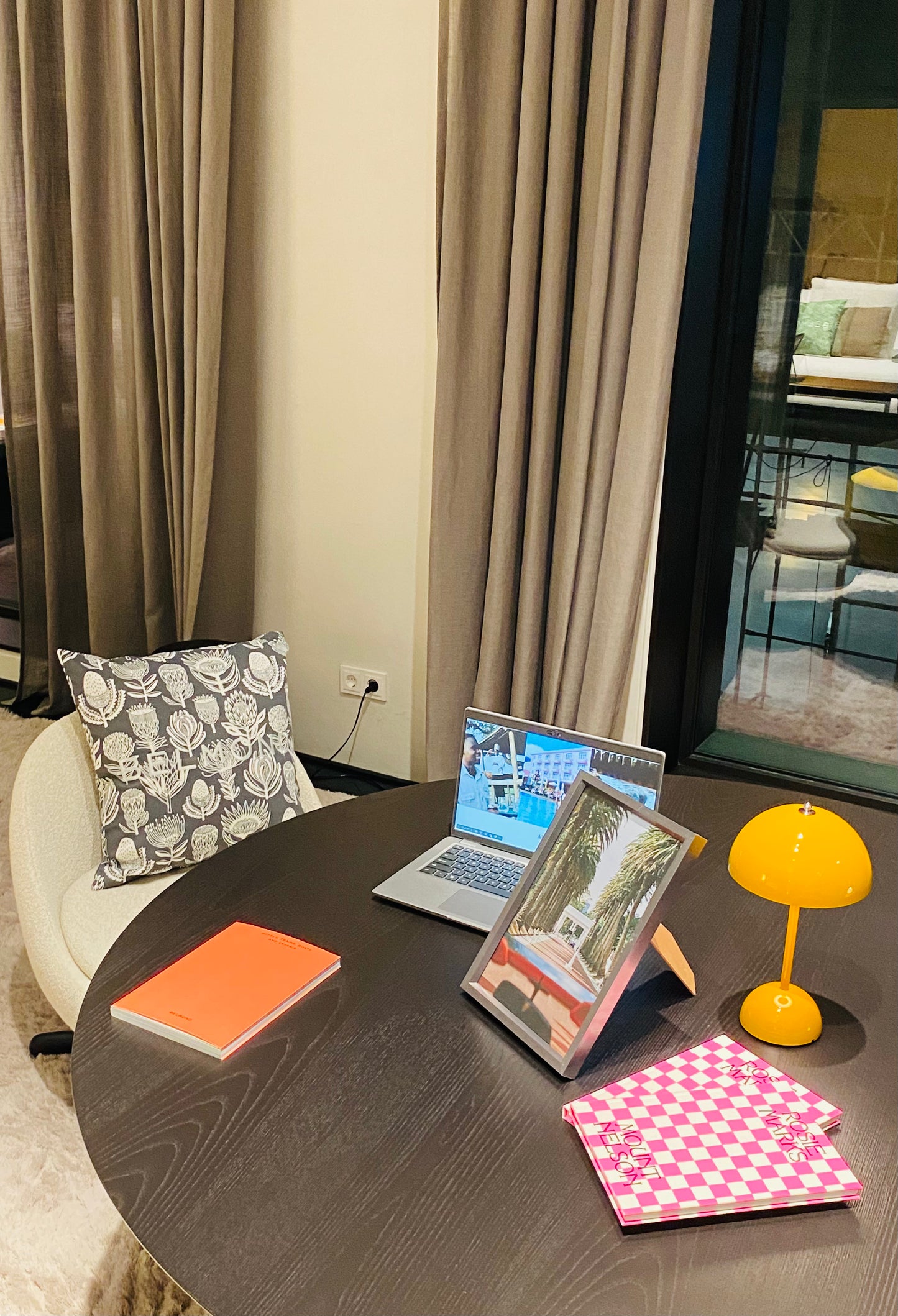 Kissenbezug für Office oder Eventlocation (50x50cm) / Farben und Prints können nach Eurer CI angepasst werden