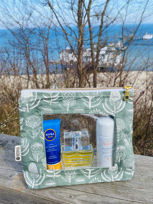 "Ready to Travel Bag" für Flüssigkeiten – hergestellt aus recycelten Plastikflaschen