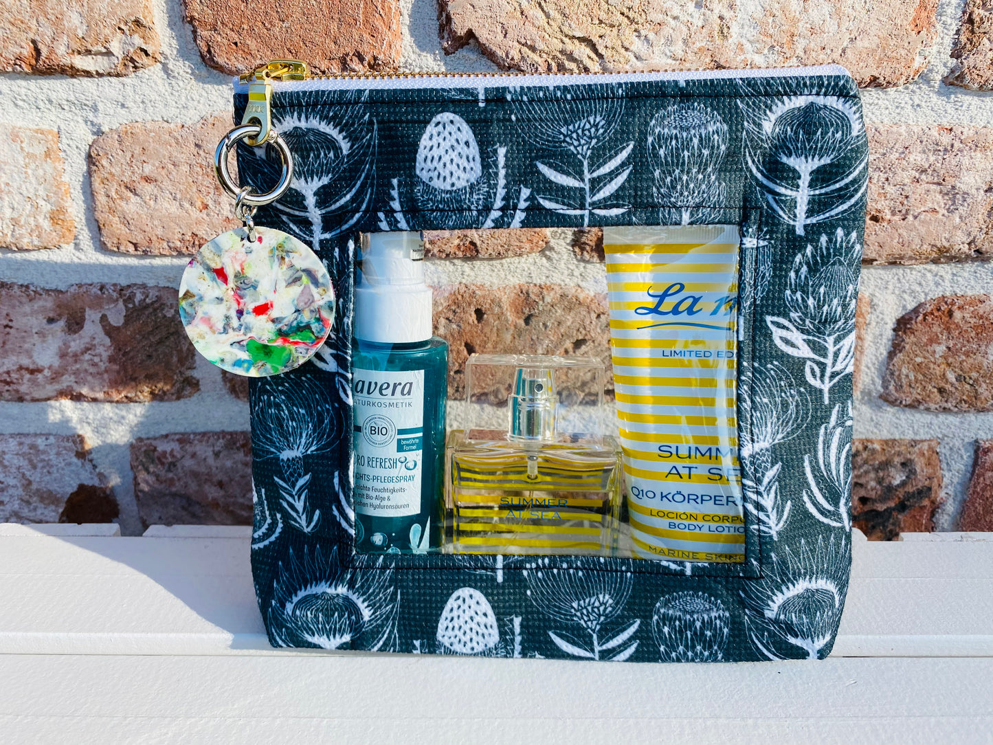"Ready to Travel Bag" für Flüssigkeiten – hergestellt aus recycelten Plastikflaschen