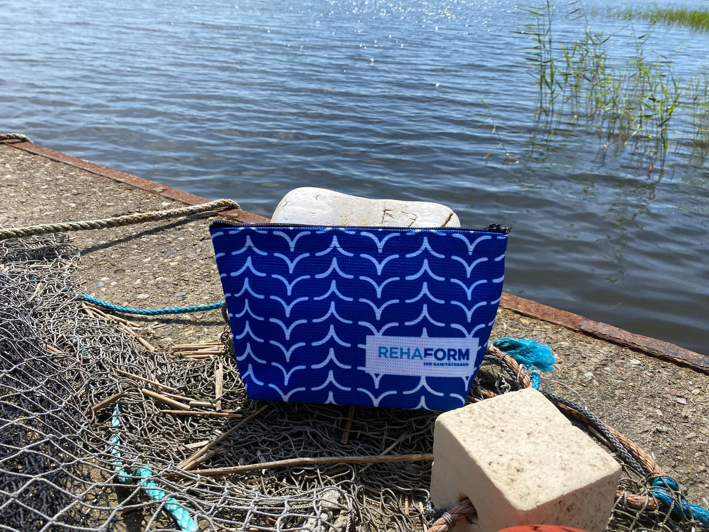 Täschchen aus recycelten Plastikflaschen – verschiedene Größen und Muster – auf Wunsch in Eurem Design und mit Logo