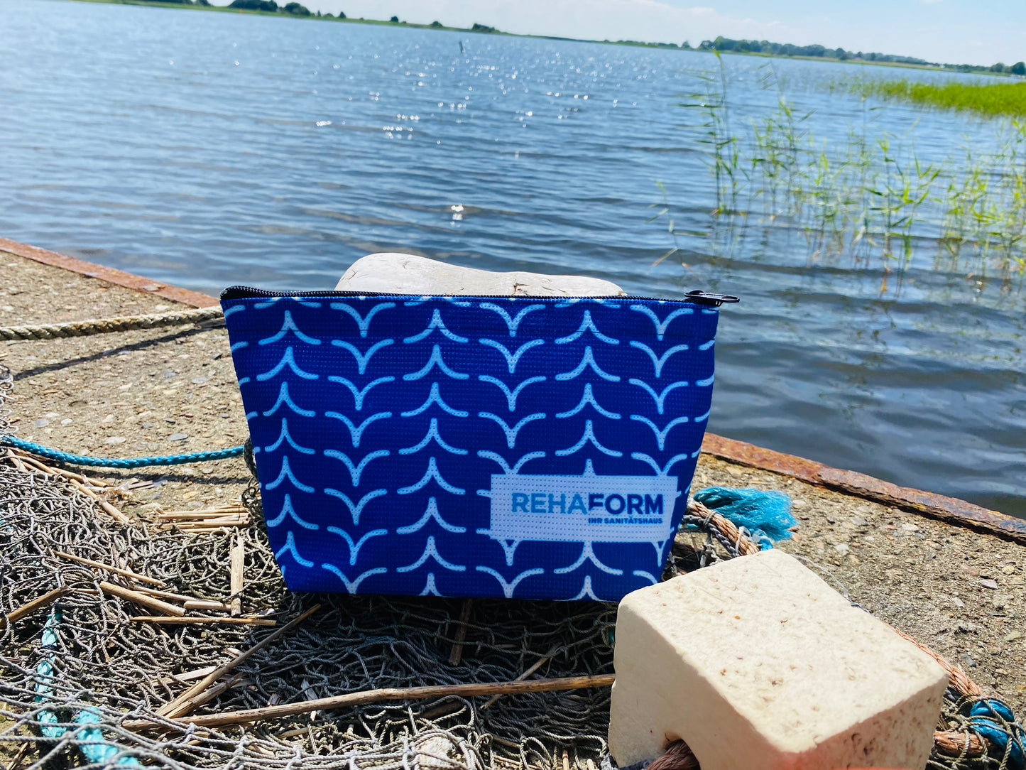 Täschchen aus recycelten Plastikflaschen – verschiedene Größen und Muster – auf Wunsch in Eurem Design und mit Logo