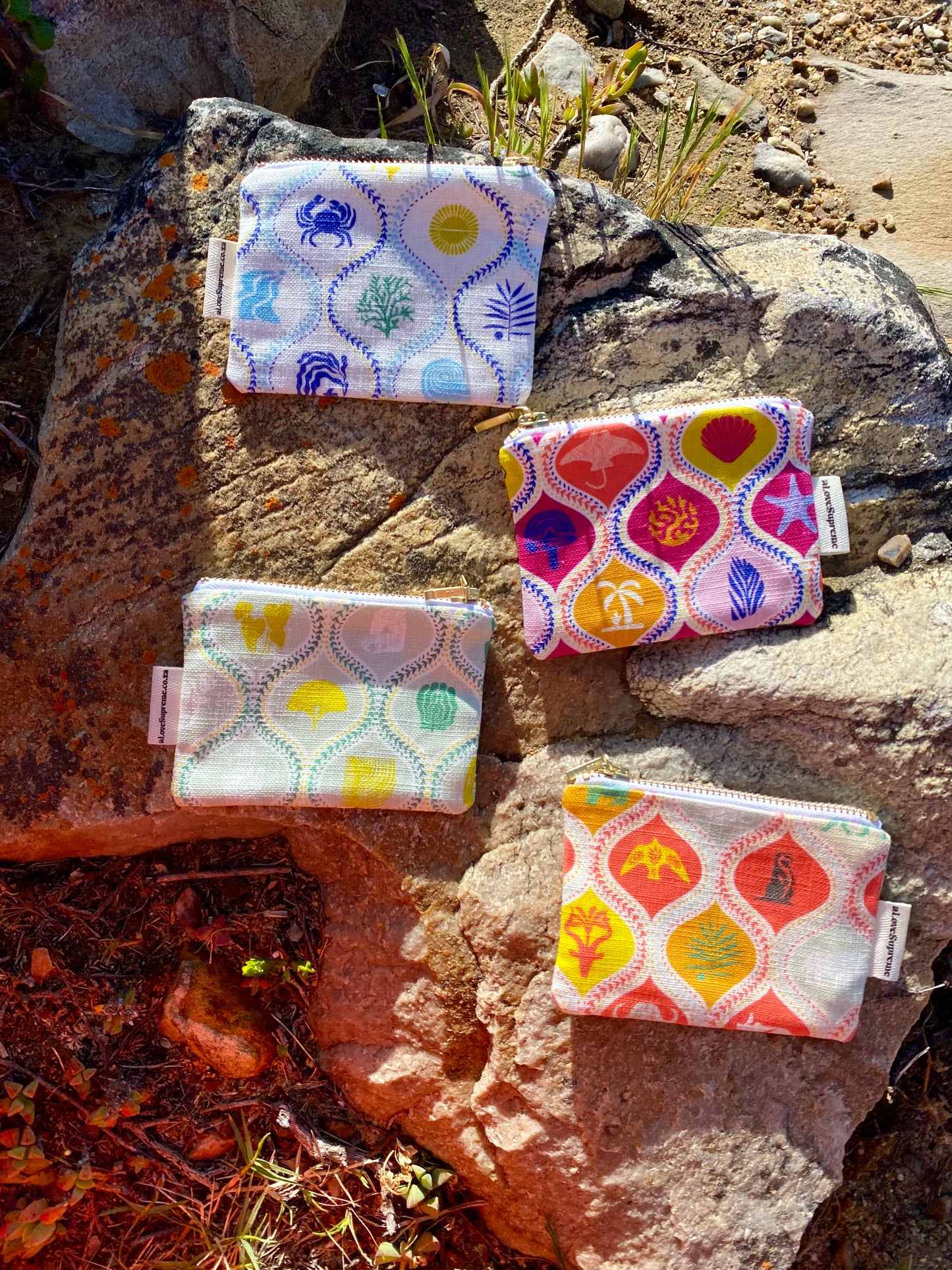 Münzbörse aus recycled plastic in diversen Prints, auf Wunsch mit Logo