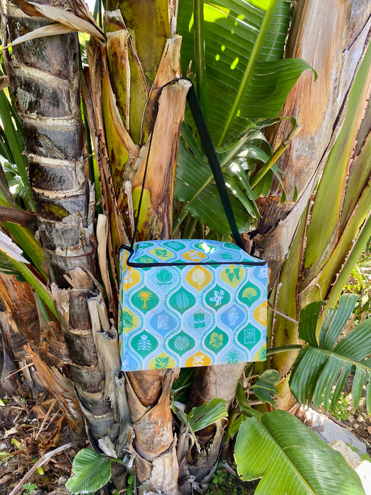 Kühltasche aus recycelten Plastikflaschen – verschiedene Größen und Muster – auf Wunsch in Eurem Design und mit Logo