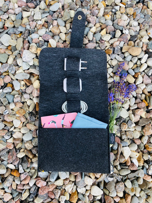 SMART WORK CABLE HOLDER aus recycelten Plastikflaschen, auf Wunsch mit gedrucktem oder graviertem Logo(CABLE/TECH HOLDER)