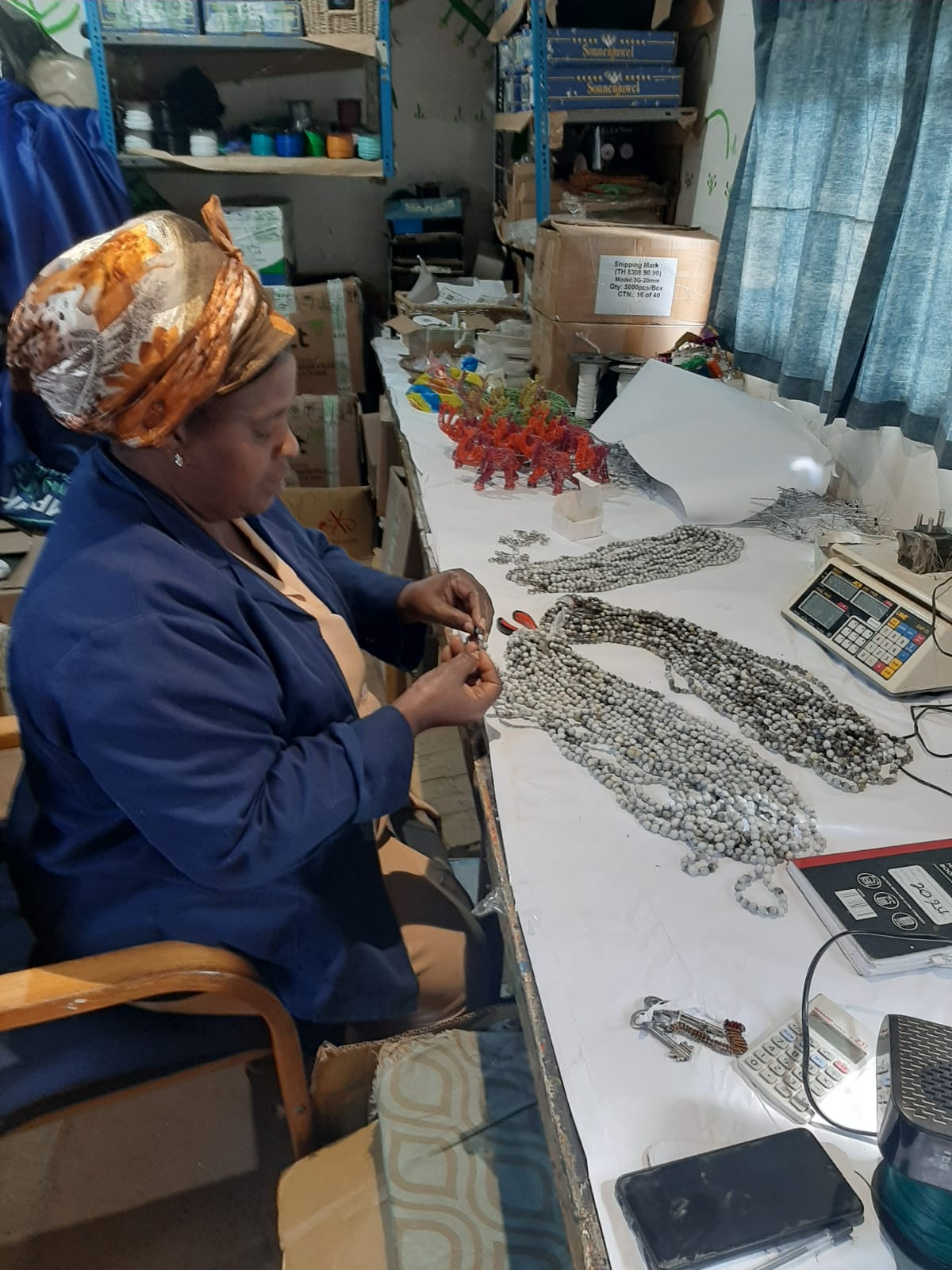 Handgefertigte Lanyards aus getrockneten Samen