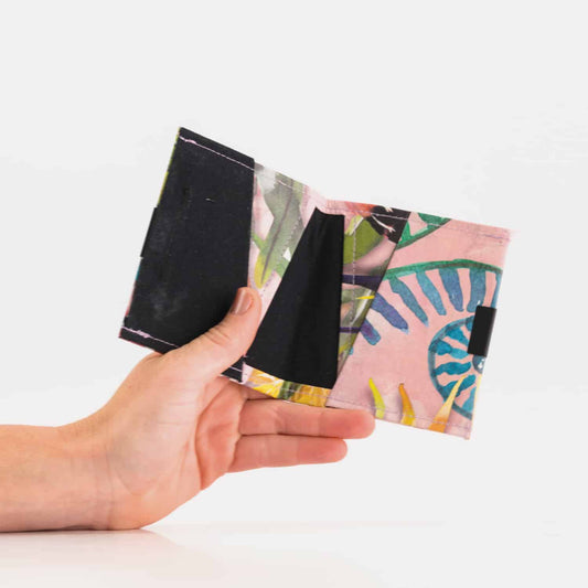 Square Wallet Botanical aus recyceltem Kraftpapier