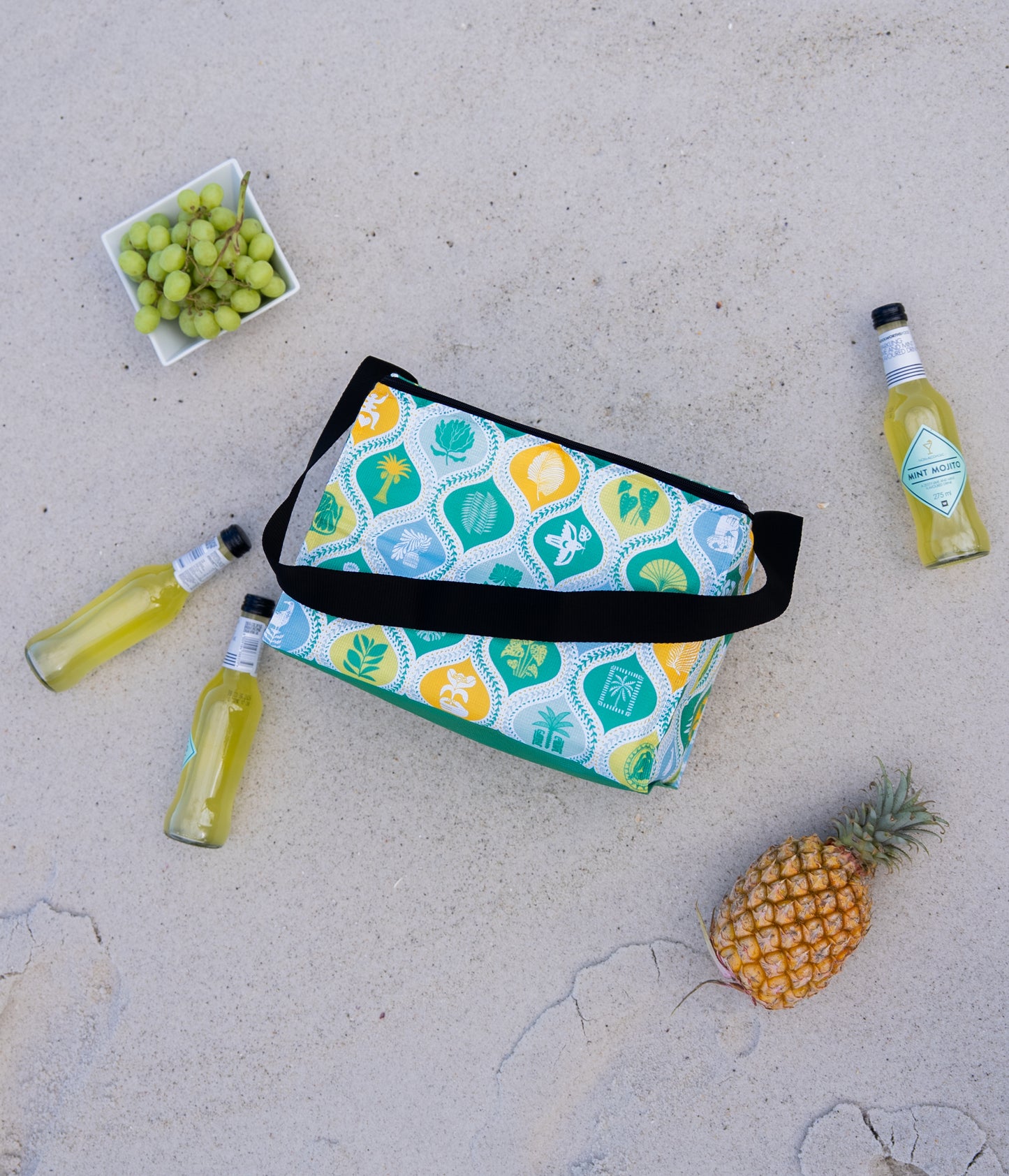 Kühltasche aus recycelten Plastikflaschen – verschiedene Größen und Muster – auf Wunsch in Eurem Design und mit Logo