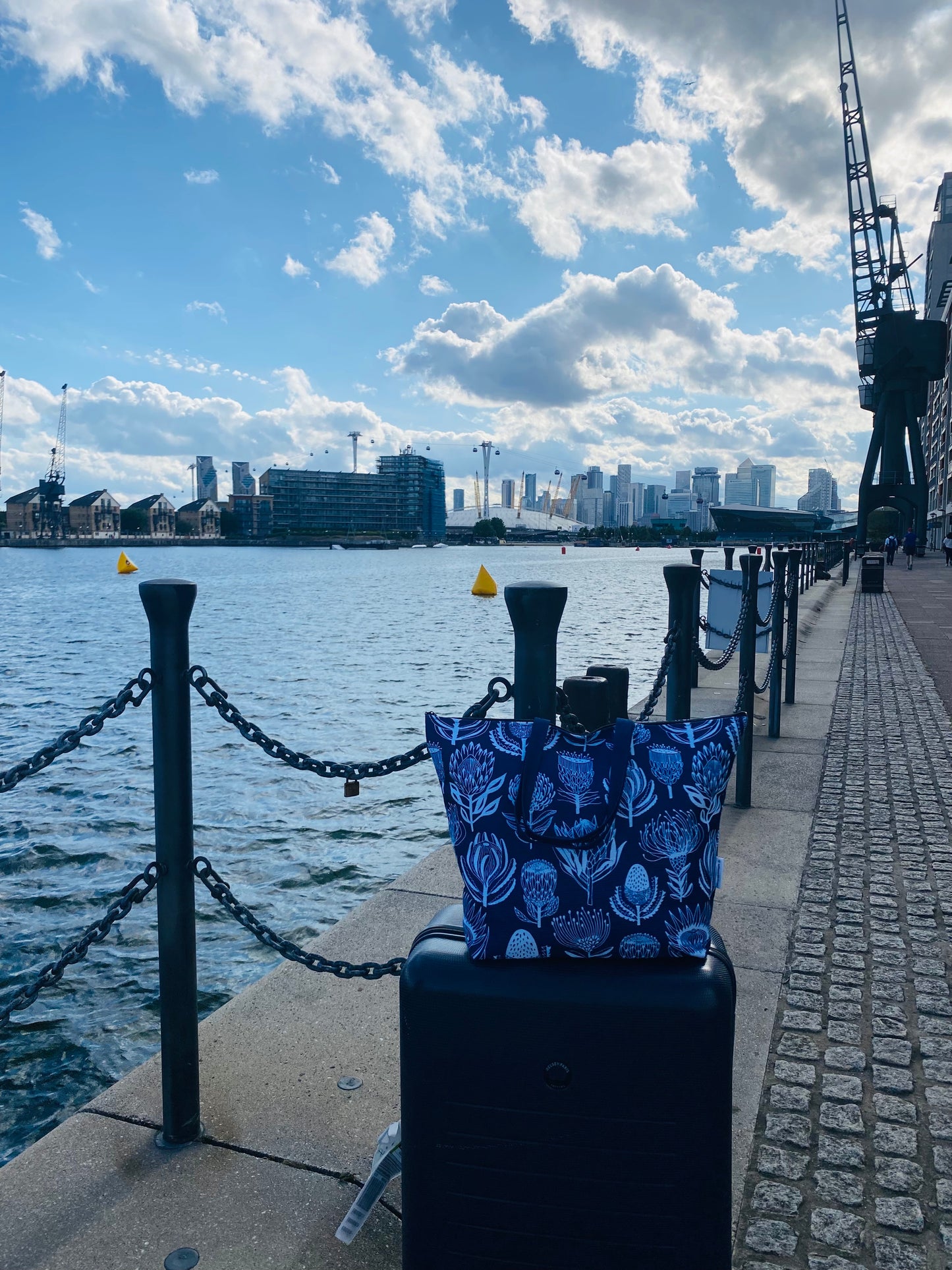 Shopper aus recycelten Plastikflaschen Protea Print Navy – limited edition