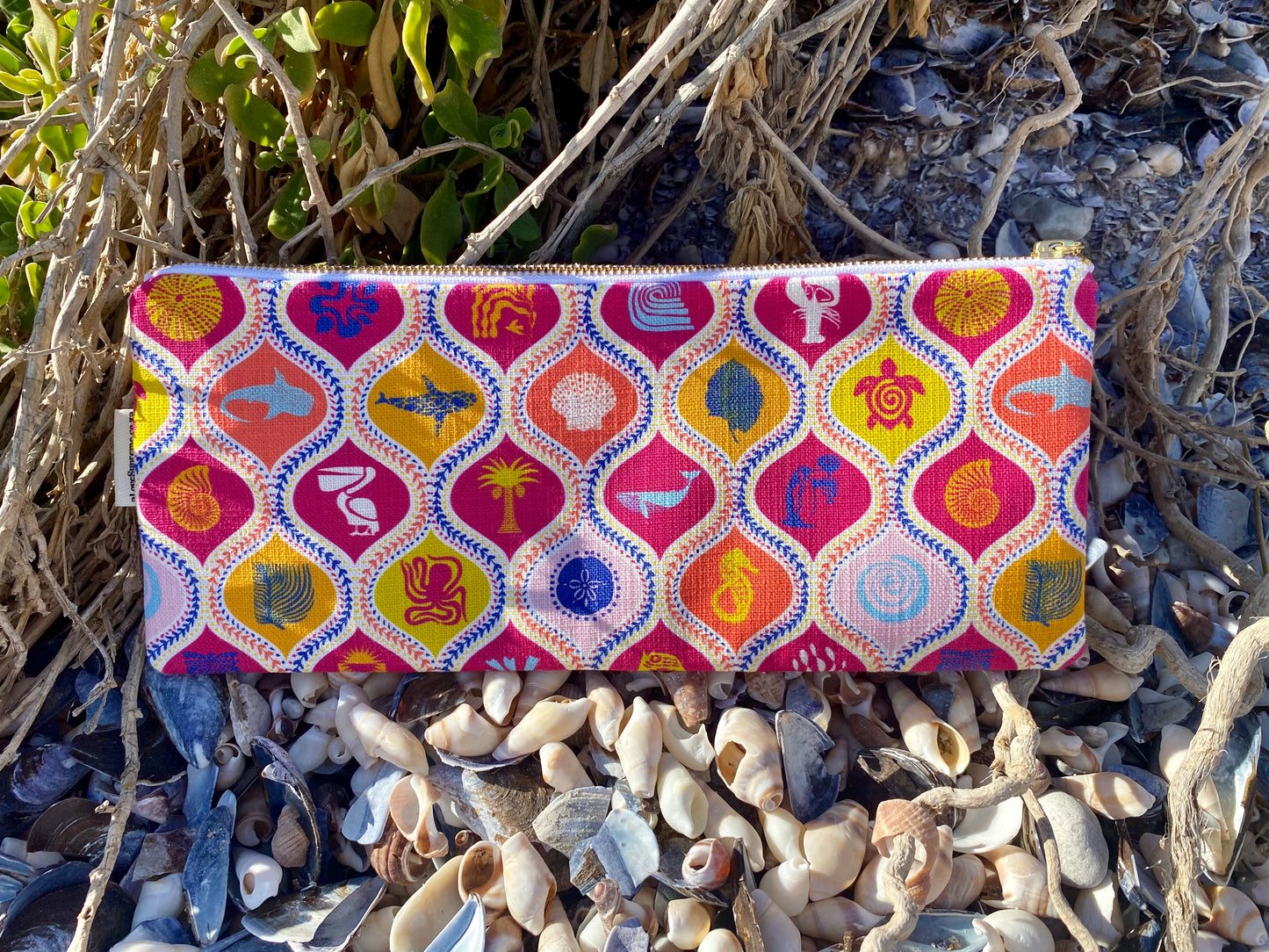 Federmappe aus recycelten Plastikflaschen in diversen Prints, auf Wunsch mit Logo