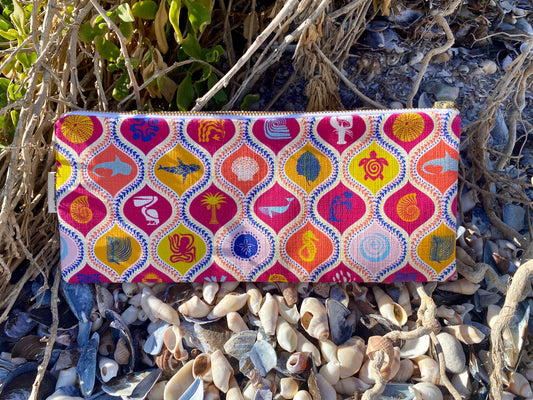 Federmappe aus recycelten Plastikflaschen in diversen Prints, auf Wunsch mit Logo