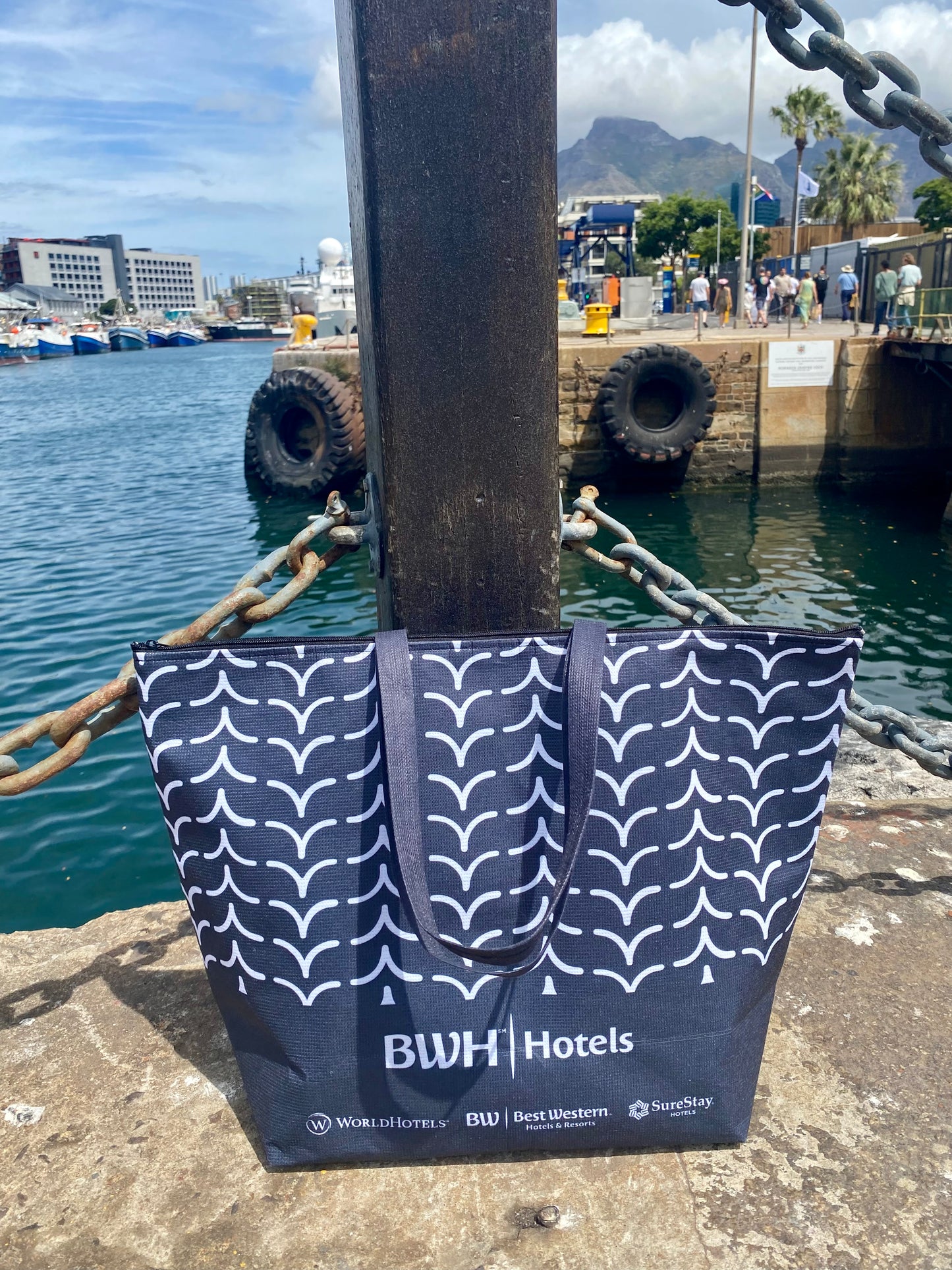 Shopper aus recycelten Plastikflaschen Uni oder mit Print nach Wunsch – zwei Größen