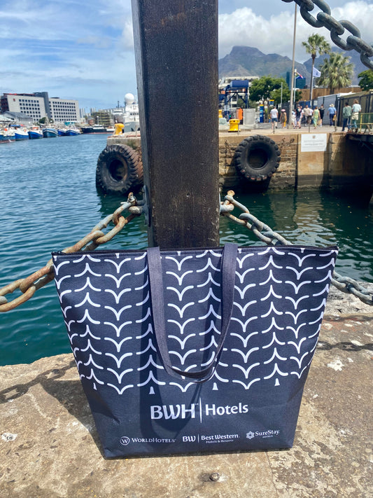 Shopper aus recycelten Plastikflaschen Uni oder mit Print nach Wunsch – zwei Größen