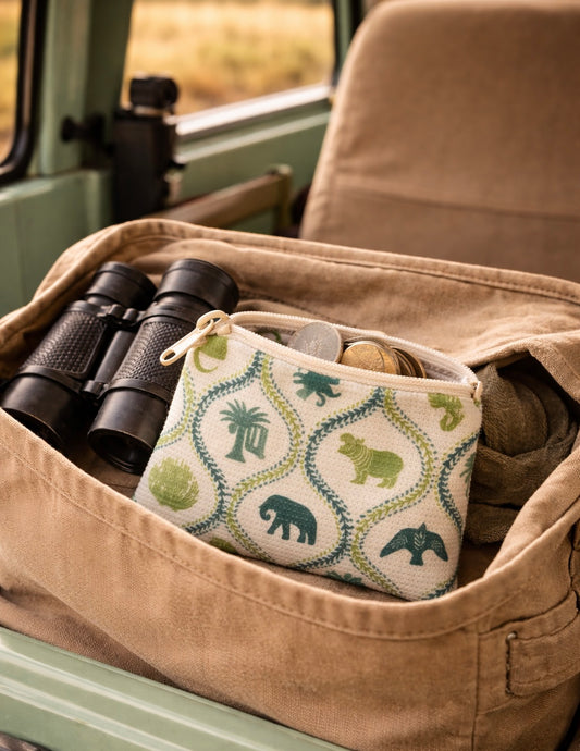 Münzbörse aus recycled plastic in diversen Prints, auf Wunsch mit Logo gedruckt oder als Seitenlabel