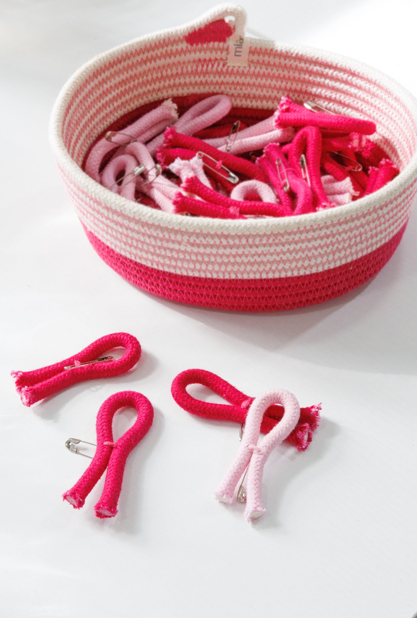 "Pink Rope Loop" -Anstecker