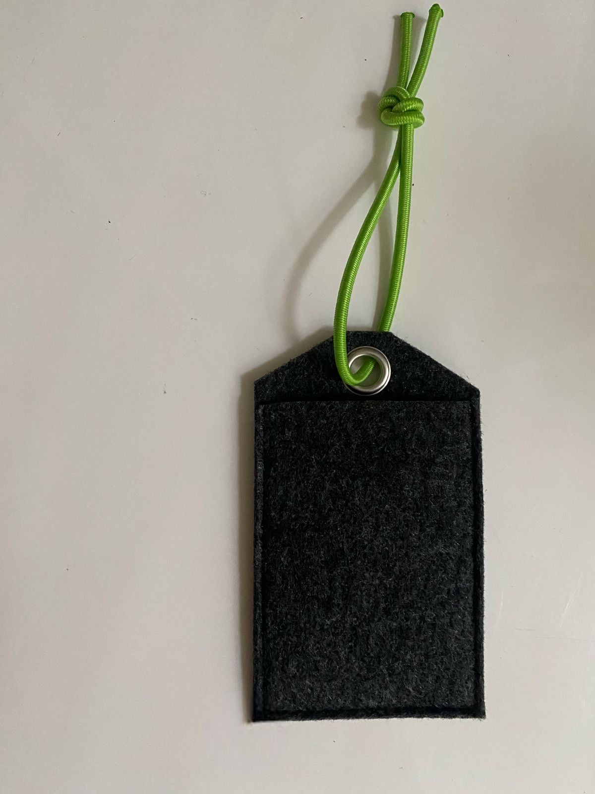 Eco-Felt Kofferanhänger aus recycelten Plastikflaschen – verschiedene Farben, auf Wunsch mit Logo (Kopie)