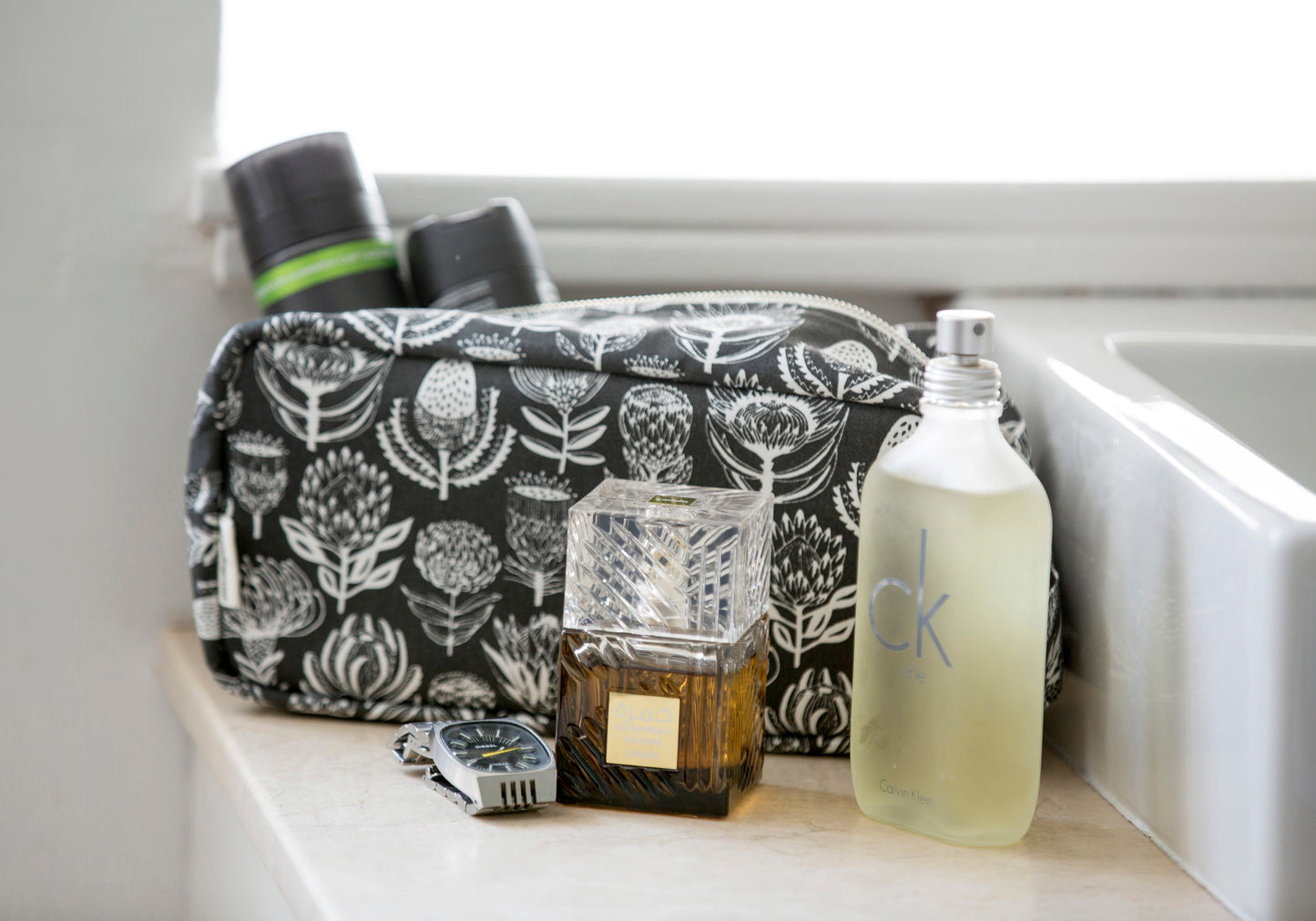 Wash Bag – in verschiedenen Prints mit Logo