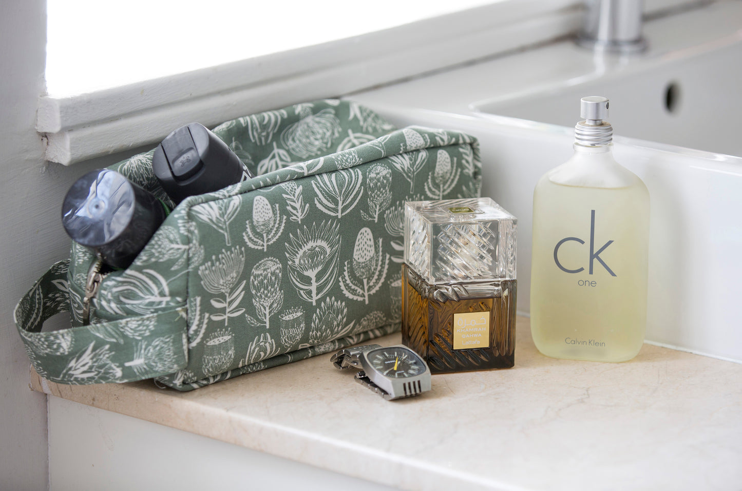 Wash Bag – in verschiedenen Prints mit Logo