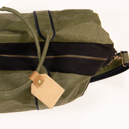 Kofferanhänger aus recyceltem Papier mit Leder- oder Baumwolldruckknopf oder Öse mit Baumwollkordel – verschiedene Farben und auf Wunsch mit Logo