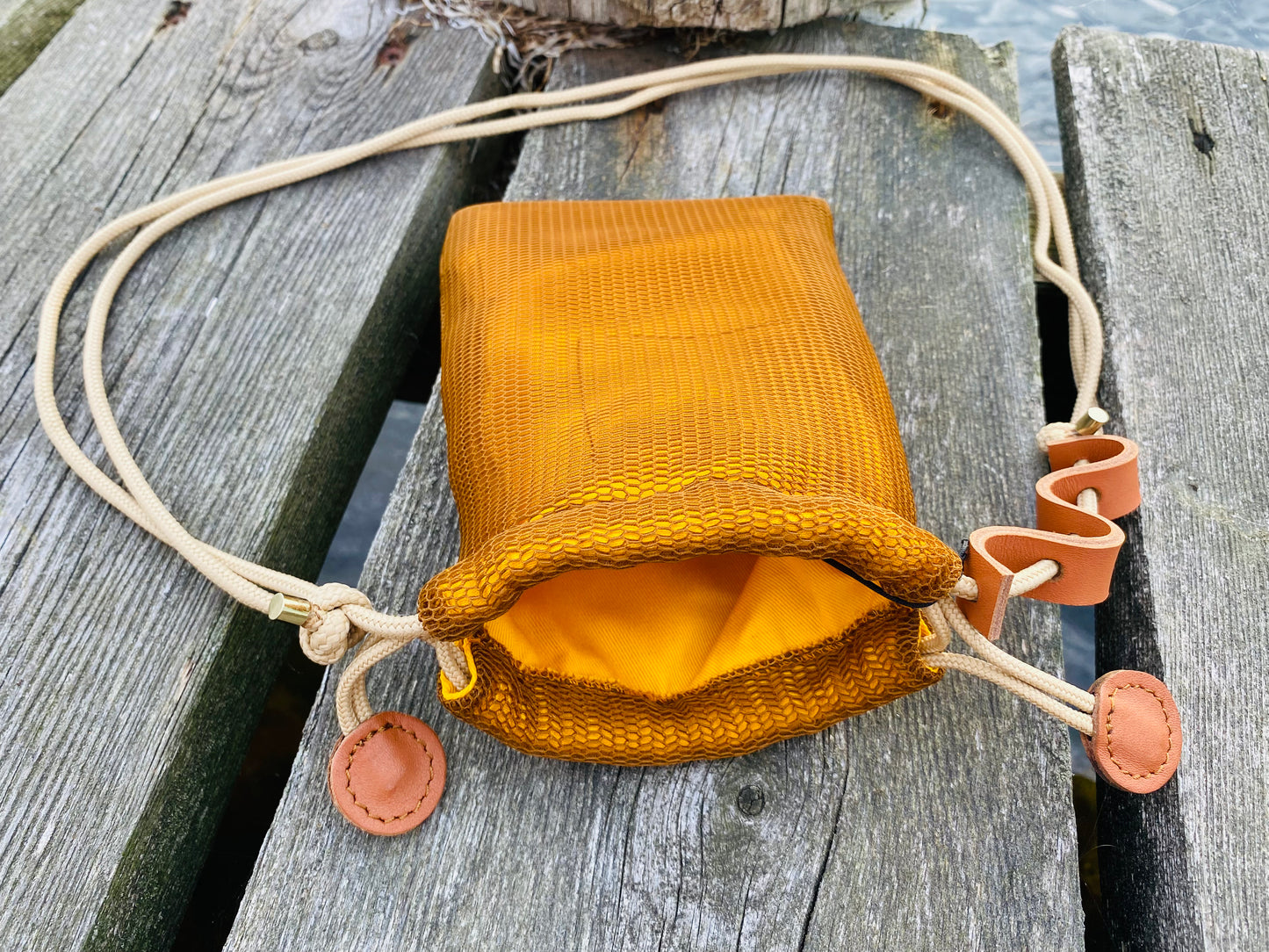 Kleine (Handy-)Tasche als Geschenk für Mitarbeiterinnen – verschiedene Farben