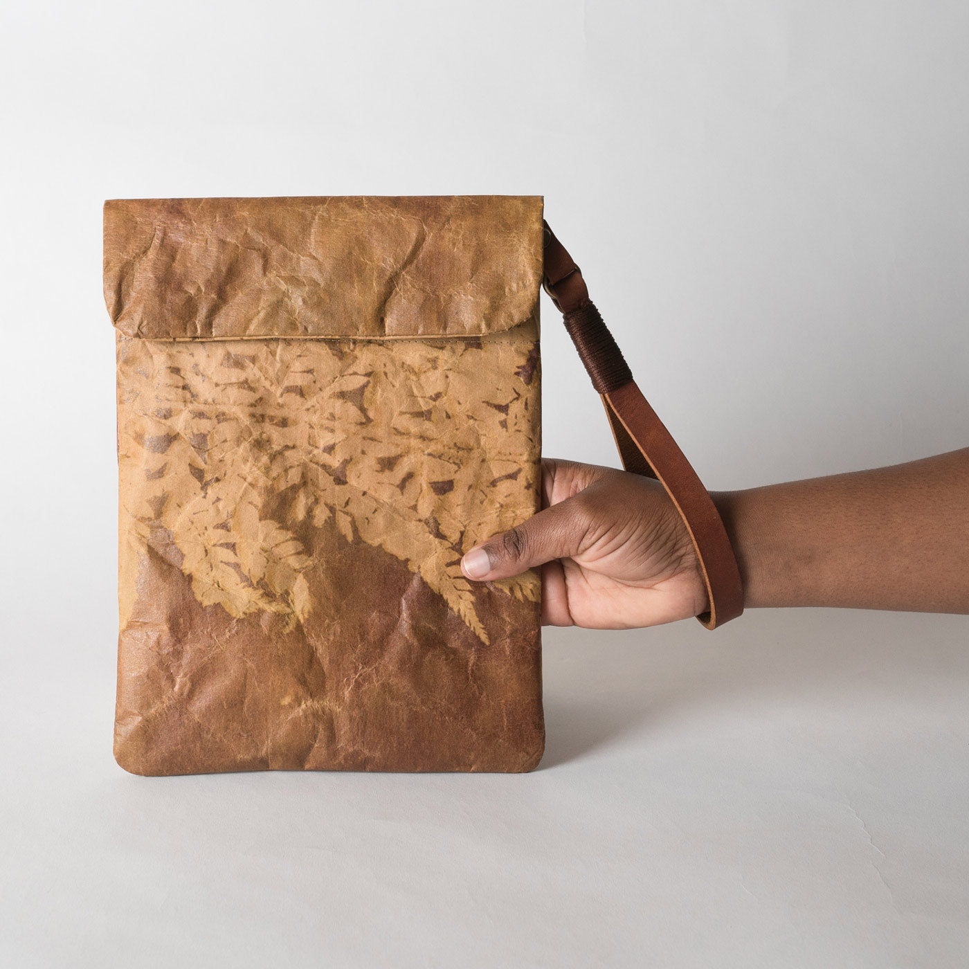 Recycled Cement Paper iPad oder Tablet Sleeve Fern 8 Polysticum
